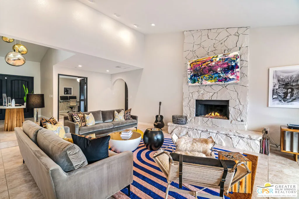 5365 E Cherry Hills Drive, Palm Springs, California 92264 home-pic-16